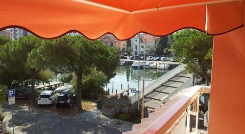 Meuble al Ponte, Book Hotel Hoteller i Friuli Venezia Giulia med parkering, Parkering