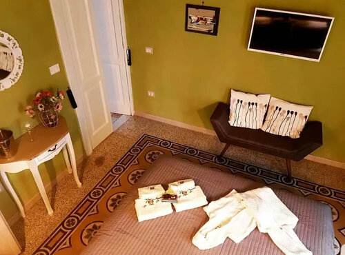 Vomero Suite and Deluxe Room B&B Napoli, Забронировать Гостевой дом Гостевые дома Вомеро, Гостевой дом