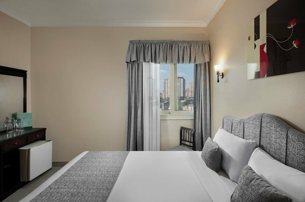 Holiday Express Hotel
