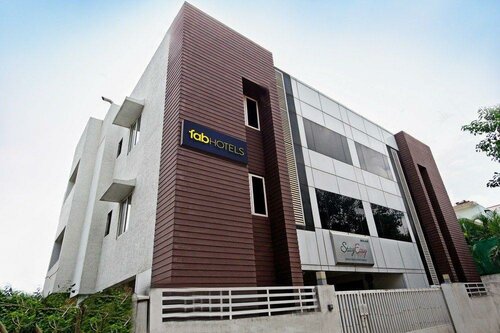 Stay Easy Service Appartment, Забронировать Отель Отели Теруванмиюр с парковкой, Парковка