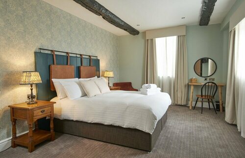 The Angel Inn Hotel, Rezervați Hotel Hoteluri în Gloucestershire cu parcare, Parcare