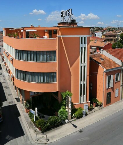 Hotel Solarium, Забронировать Отель Отели в центре Чивитанова-Марок, в центре