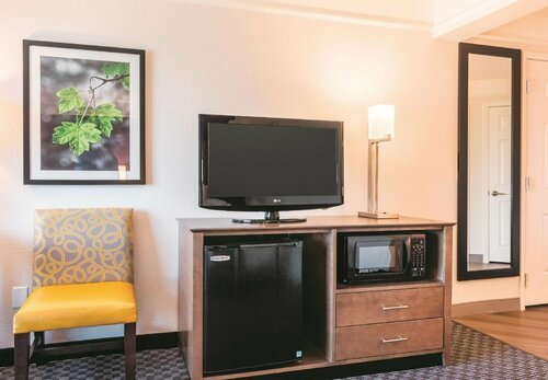 La Quinta Inn & Suites by Wyndham Shreveport Airport, Забронировать Отель Шривпорт Луизиана