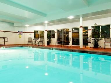 Holiday Inn Express & Suites Springfield, Rezerwuj Hotel Springfield Willamette Valley