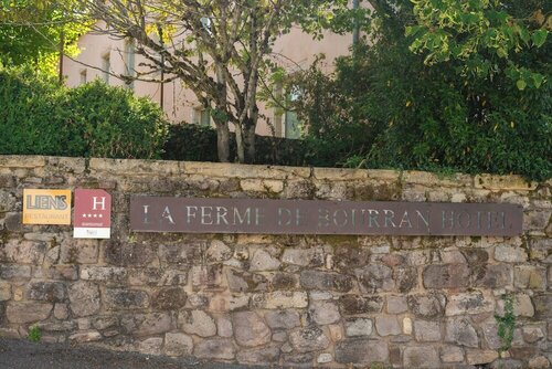 HÔTEL LA FERME DE BOURRAN - écoresponsable parking gratuit, Réserver Hôtel Hôtels à Rodez avec parking, Parking