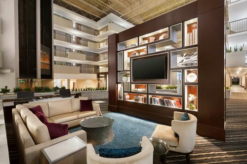 Embassy Suites by Hilton Atlanta Airport, Buchen Sie Hotel College Park Georgia