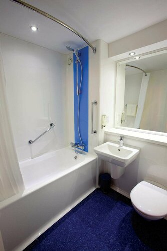 Travelodge Cardiff Central, Забронировать Отель Кардифф Гламорган