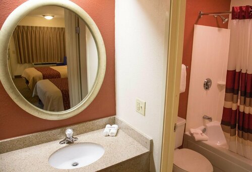 Red Roof Inn Dayton - Fairborn/Nutter Center, Забронировать Отель Фэрборн штат Огайо, рядом с Soin Medical Center - Kettering Health Network