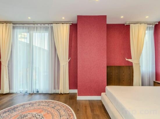 Porta Romanos Hotel