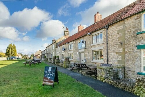 The Royal Oak Inn, Book Pension Hoteller i Yorkshire Moors med parkering, Parkering