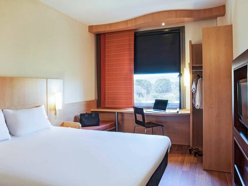 Ibis Barcelona Mollet, Rezervați Hotel Mollet del Valles 