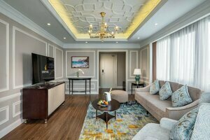 Merry House Bach Duong