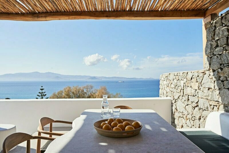 Hill Club Naxos