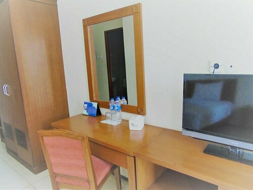 pia hotel cirebon, Varaa Hotelli Halvat hotellit kohteessa West Java