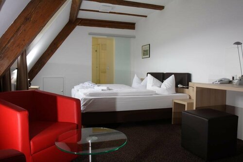 Hotel Hofgut Hohenkarpfen, Забронировать Отель Отели Хаузен-об-Ферена 3 звезды, 3*