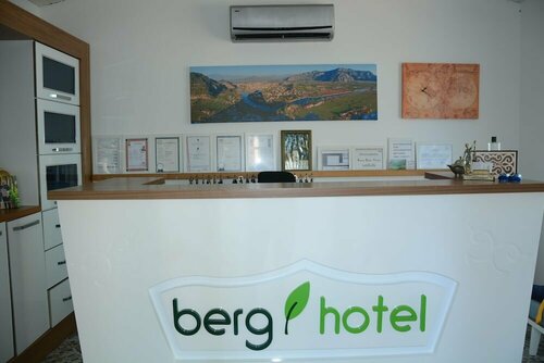 Berg Hotel, Забронировать Отель Отели Дальян с питанием, Пансион