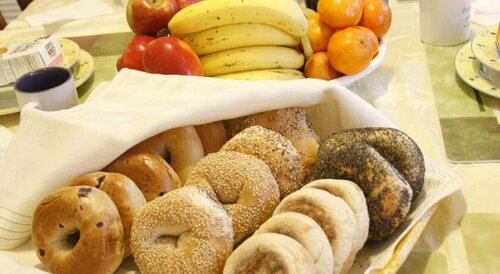 The Coolidge Corner Guest House: A Brookline Bed and Breakfast, Забронировать Гостевой дом Бруклин Boston Metropolitan Area