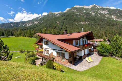 Ferienhaus Kirchplatzl, Забронировать Отель Лойташ Зеефельд
