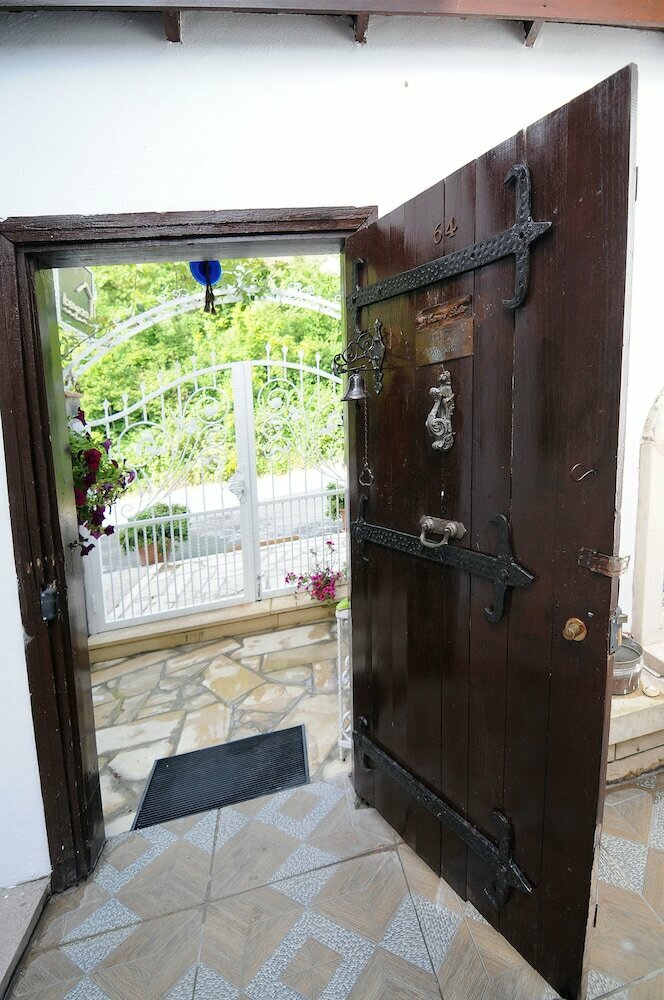 Beyaz Ev Agva
