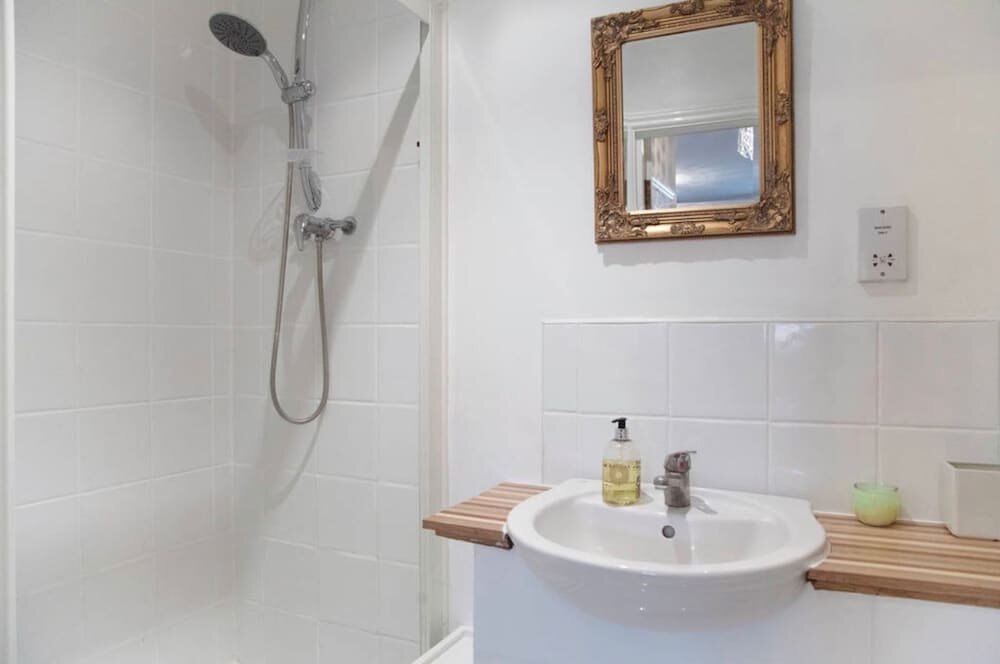 Lynbrook Guest House