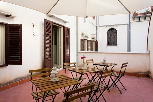 Sunshine Hostel Palermo, Забронировать Хостел Недорогие отели Палермо, рядом с Ратуша Палермо, недорогие
