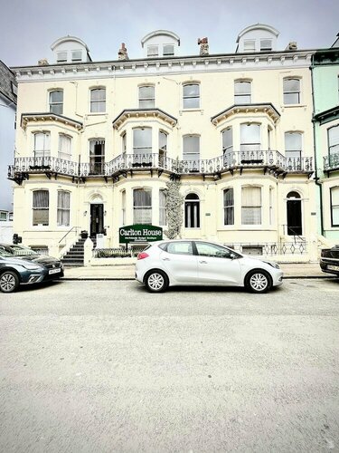 Carlton House Guesthouse, Забронировать Гостевой дом Скарборо Северный Йоркшир, рядом с Итальянские сады в Саут-Клиффе