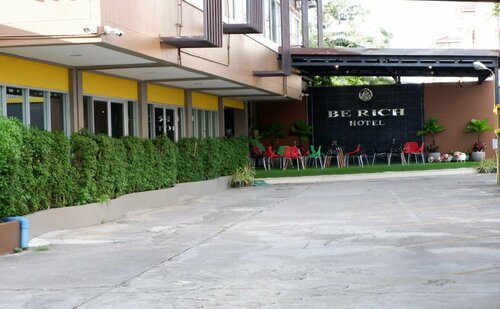 Berich Hotel, Varaa Hotelli Tak Tak