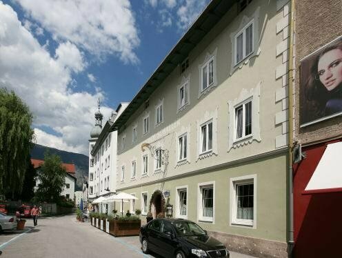 Gasthof Einhorn Schaller, Забронировать Отель Отели Тироля с парковкой, Парковка