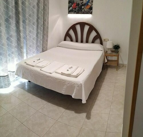 Hostal Abitum Madrid, Забронировать Хостел Хостелы Мадрида, рядом с Приходская церковь Санта-Мария-дель-Силенсио, Хостел