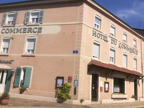 Hôtel Du Commerce, Book Hotel Hoteller i Rhône-Alps med parkering, Parkering