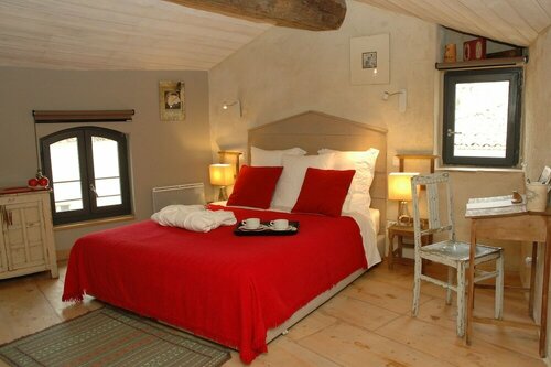 La Casa de Boulbon, Book Pension Hoteller i Rhône-Alps med parkering, Parkering