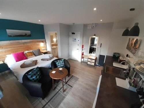 Five Valleys Aparthotel, Book Hotel Stroud 