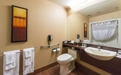 Quality Inn & Suites Lévis, 예약 호텔 Quebec 수영장 있는 호텔, 수영장