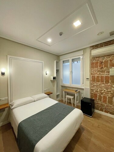 Hostal Madrid, Забронировать Хостел центр города Мадрид, рядом с Кава-Баха
