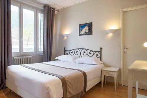 Hôtel Restaurant Spa Le Pont Roupt, Book Hotel Hoteller i Rhône-Alps med parkering, Parkering