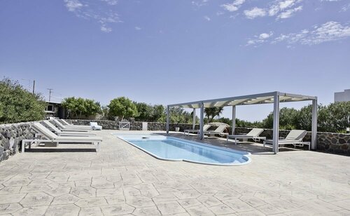Anessis Santorini, Забронировать Отель Тира Santorini Caldera, рядом с Археологический музей Тиры