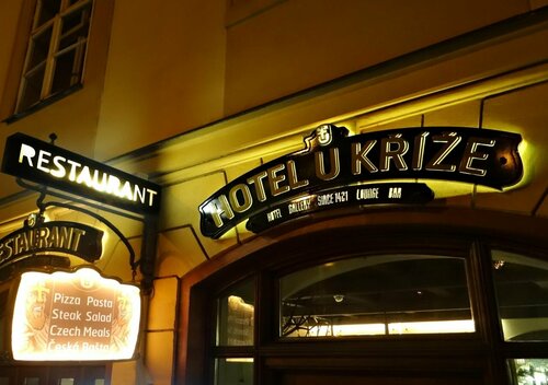 Hotel U Kříže, Забронировать Отель Отели Праги 01 3 звезды, рядом с Музей декоративного искусства, 3*
