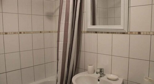 Ye Olde Red Lion Hotel, Забронировать Отель Тредегар Гвент, рядом с Дом и парк Бедуэллти