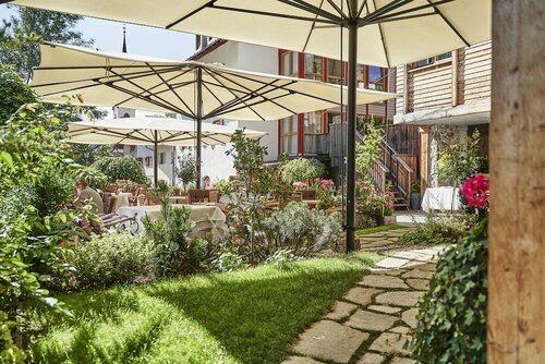 Goldene Rose Karthaus a member of Small Luxury Hotels of the World, Забронировать Отель Сеналес Валь Сеналес
