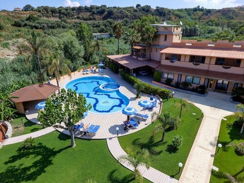 Old River Residence, Book Lejlighed Hoteller i Ricadi med pool, Swimmingpool