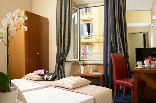Rovati Guest House, Book Guesthouse Hotels in Rome with Parking, near Piazza Risorgimento, Parking