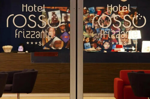 Rosso Frizzante, Boek Hotel Bomporto Modena