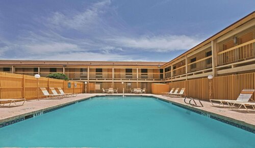 La Quinta Inn by Wyndham Wichita Falls Event Center North, Book Hotel Hoteller i Wichita Falls med pool, Swimmingpool