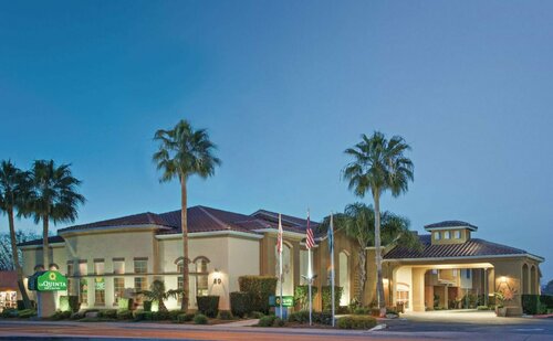 La Quinta by Wyndham Los Banos, Забронировать Отель Отели Лос-Банос 3 звезды, рядом с Memorial Hospital Los Banos, 3*