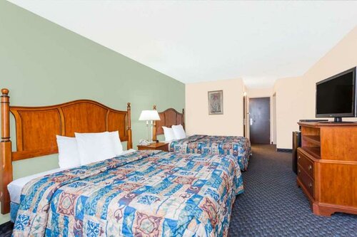 Days Inn & Suites by Wyndham Se Columbia Ft Jackson