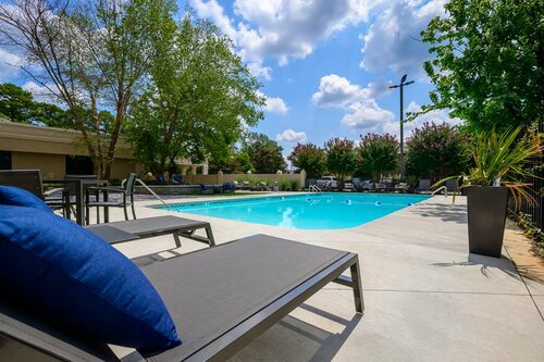 DoubleTree by Hilton Raleigh Midtown, NC, Забронировать Отель Роли Raleigh-Durham Metropolitan Area