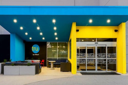 Tru By Hilton Dallas Market Center, Забронировать Отель Отели Dallas - Fort Worth Metropolitan Area с парковкой, Парковка