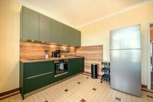 Charming Stay Fast WiFi Full Kitchen