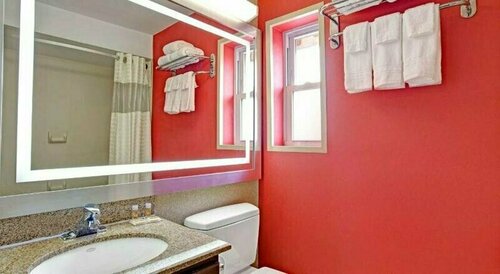 Days Inn by Wyndham Ridgefield NJ, Забронировать Отель Отели Нью-Джерси с парковкой, Парковка