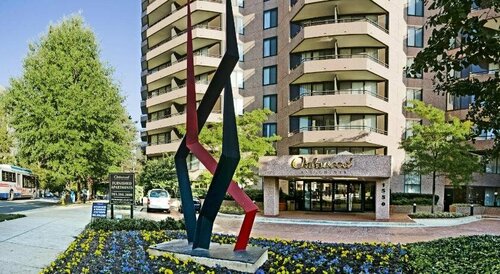 Oakwood Arlington, Забронировать Отель Отели Арлингтон 3 звезды, рядом с Women in Military Service for America Memorial, 3*